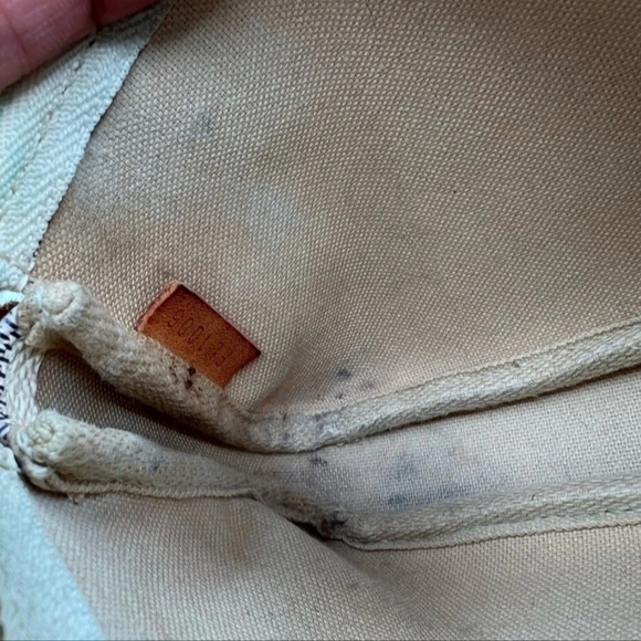 Louis Vuitton Cream and Bleu Clutch with Signature Style - Picture 8 of 15